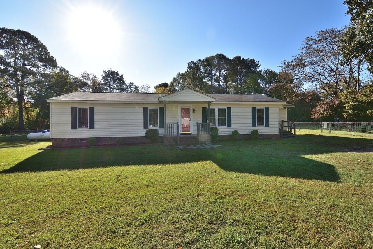 2257 Barnes Ct - Photo 2 of 16