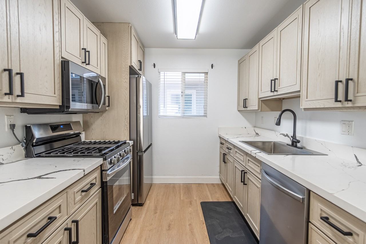 1220 Seacoast Dr #15 - Photo 3 of 28