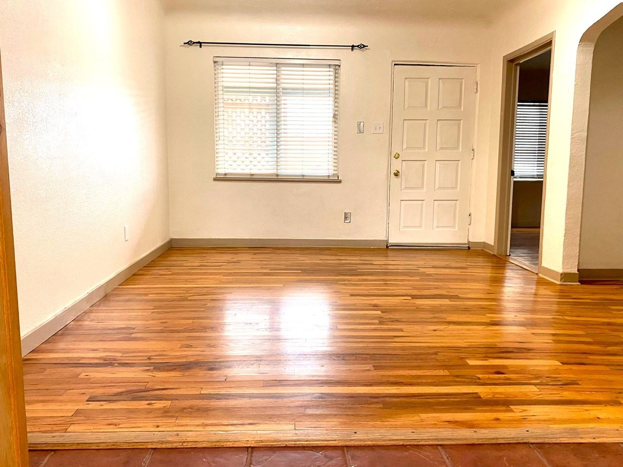 502 Los Arboles Ave Nw #A - Photo 6 of 15