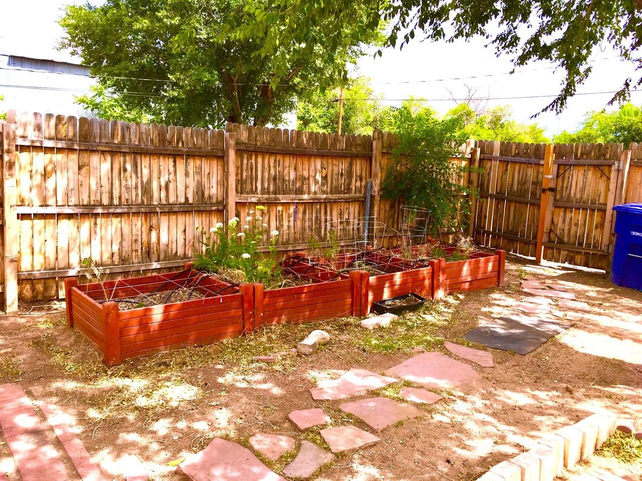 502 Los Arboles Ave Nw #A - Photo 5 of 15