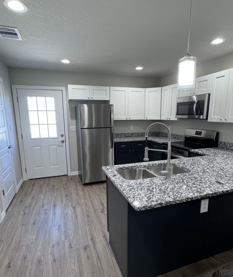 933 River Rd #1 - Photo 3 of 12