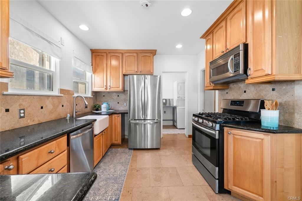 1976 Eden Ave - Photo 3 of 8