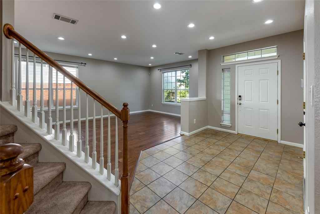 2306 Rock Ledge Dr - Photo 3 of 8