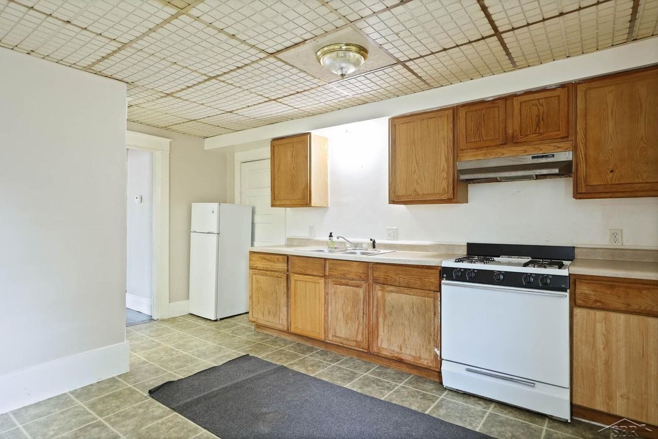 1921 N Bond St - Photo 4 of 16