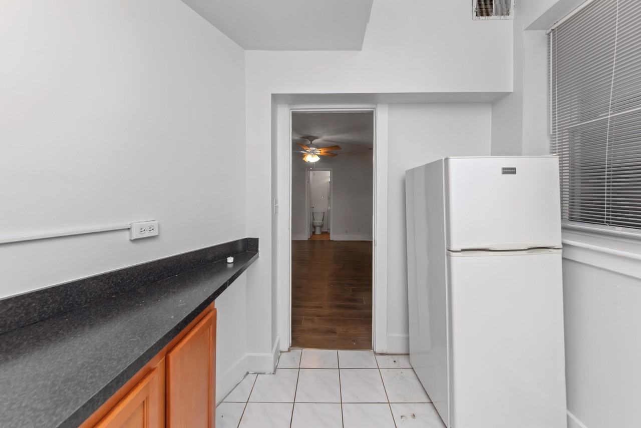 3727 N Pine Grove Ave #109 - Photo 2 of 8