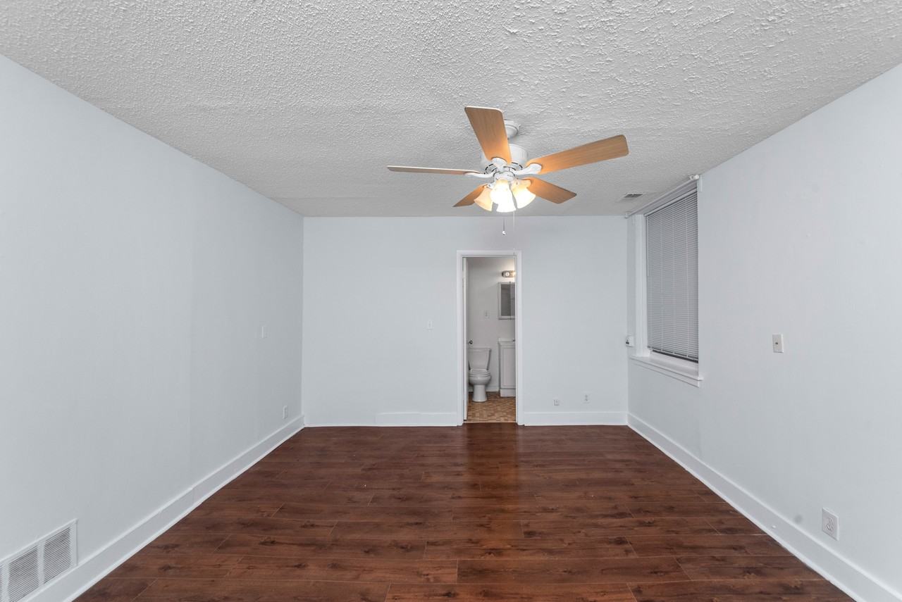 3727 N Pine Grove Ave #109 - Photo 4 of 8