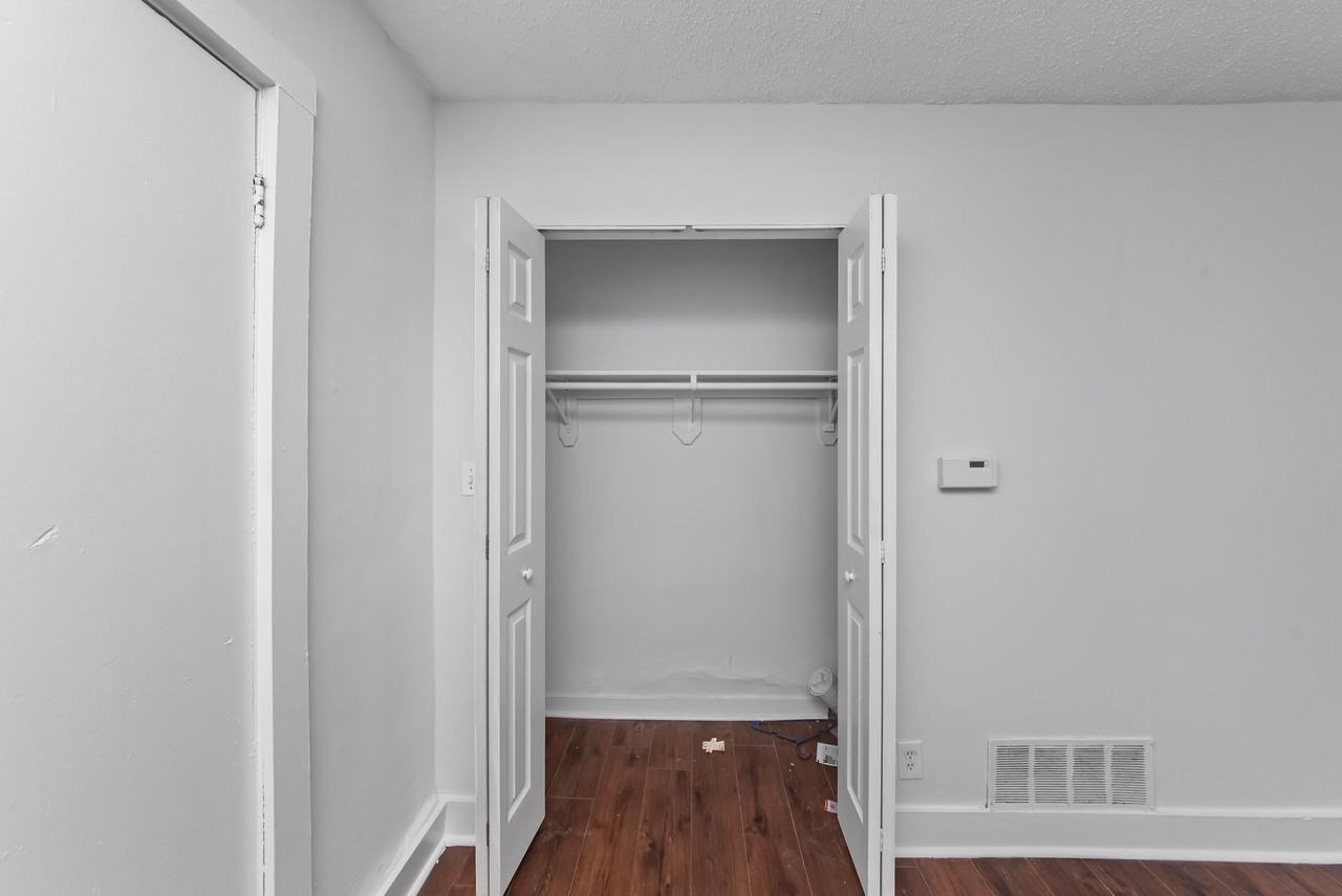 3727 N Pine Grove Ave #109 - Photo 5 of 8