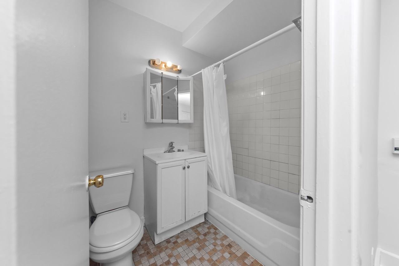 3727 N Pine Grove Ave #109 - Photo 6 of 8