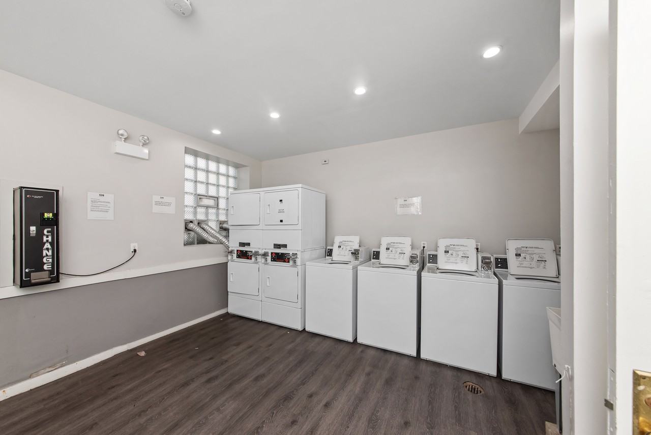3727 N Pine Grove Ave #109 - Photo 7 of 8
