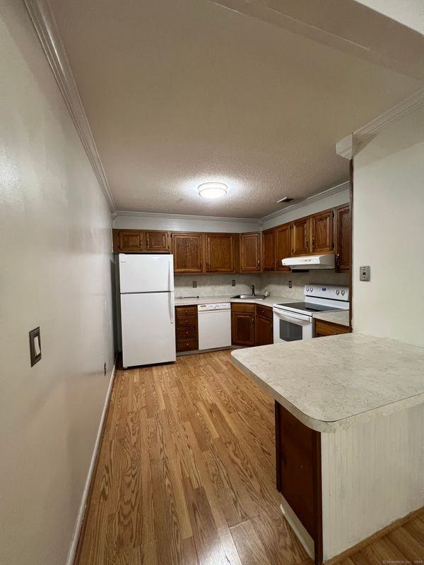 607 Twin Circle Dr - Photo 3 of 8