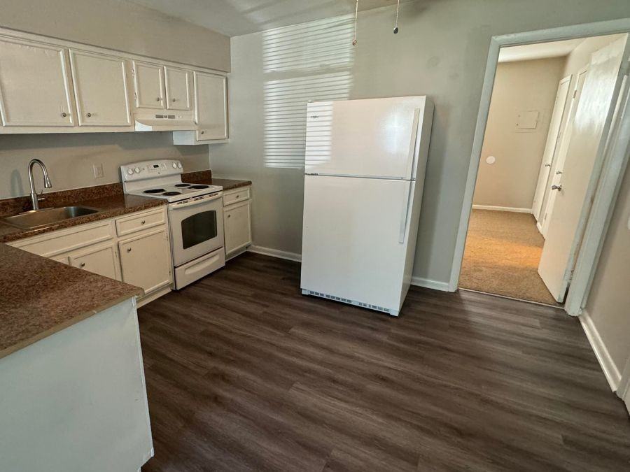 805 East 27th Street - Photo 3 of 7