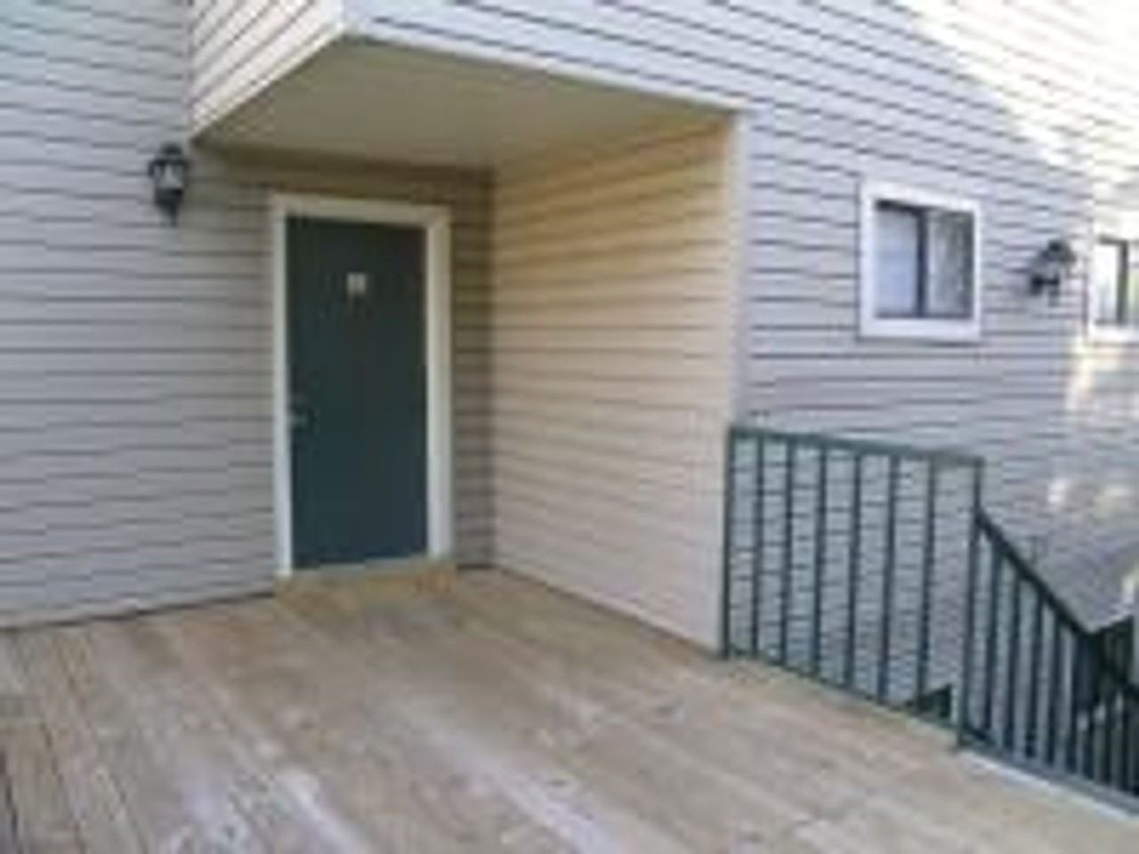 Jefferson Place Apartment Homes is the best of both worlds waiting for you. - Photo 2 of 11