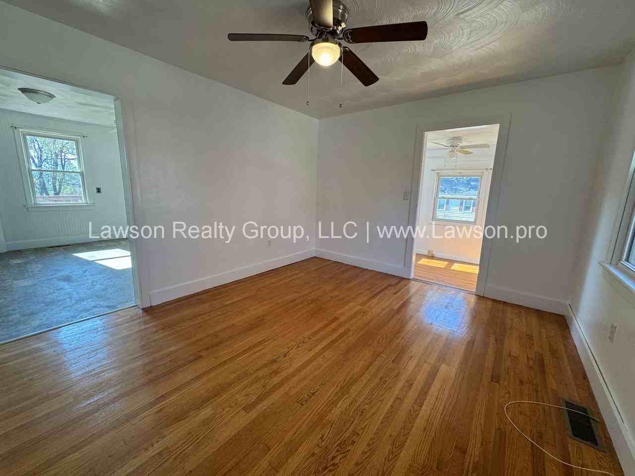 826 Lakeview St - Photo 2 of 31