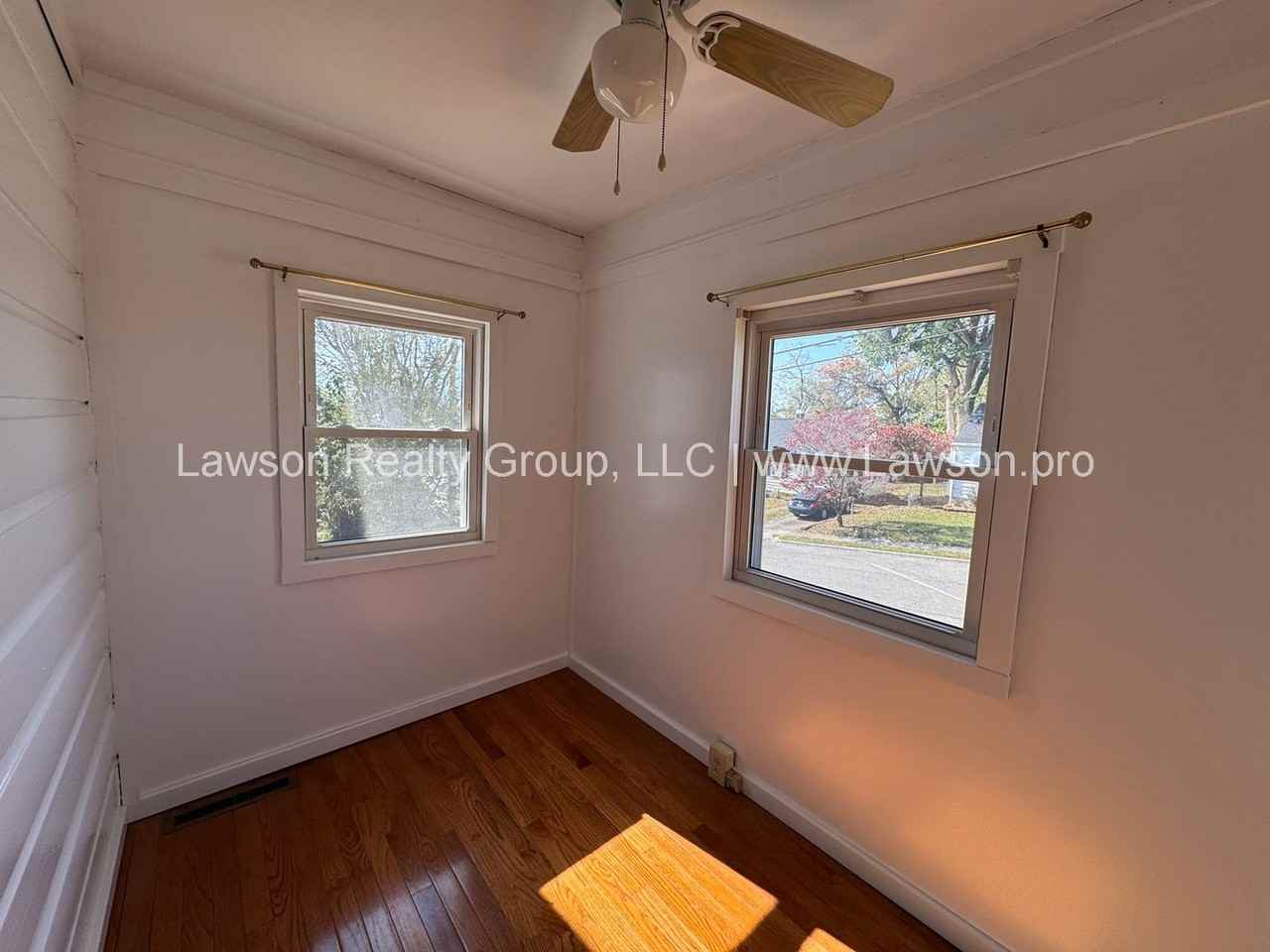 826 Lakeview St - Photo 3 of 31