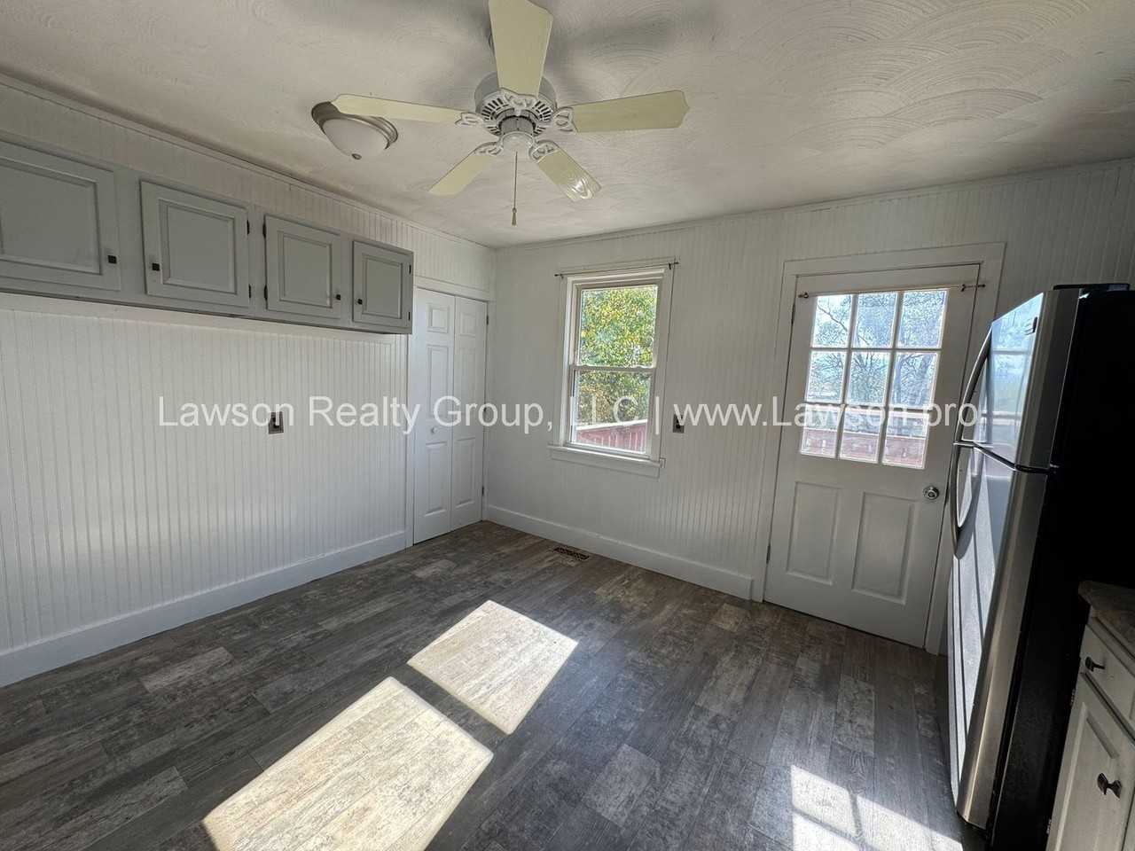 826 Lakeview St - Photo 7 of 31