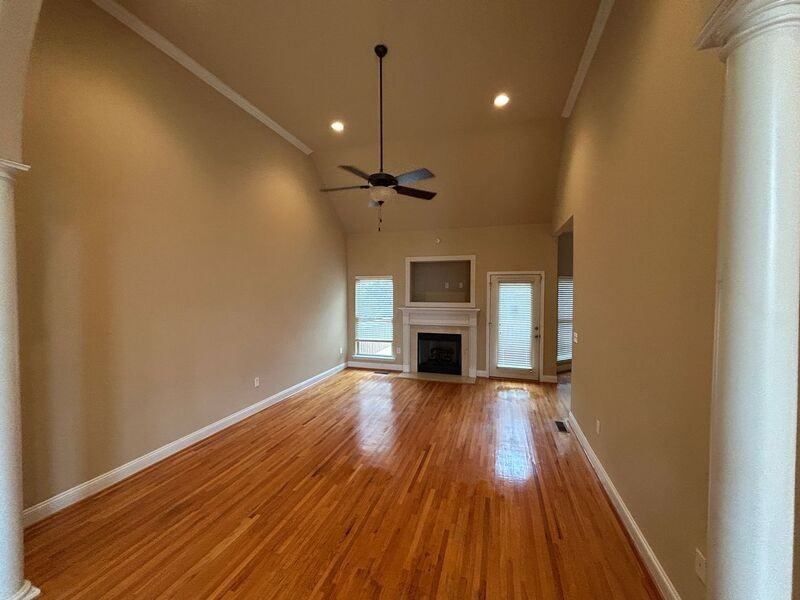 104 Lakeland Rdg - Photo 3 of 19