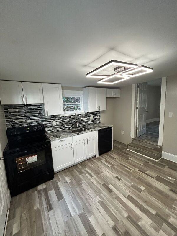 2604 Hargrove St - Photo 2 of 15