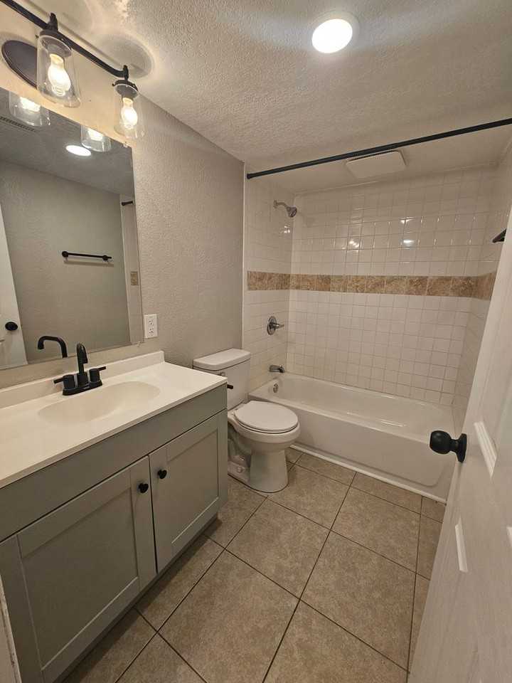 3410 Heatherton Dr. - Photo 4 of 12