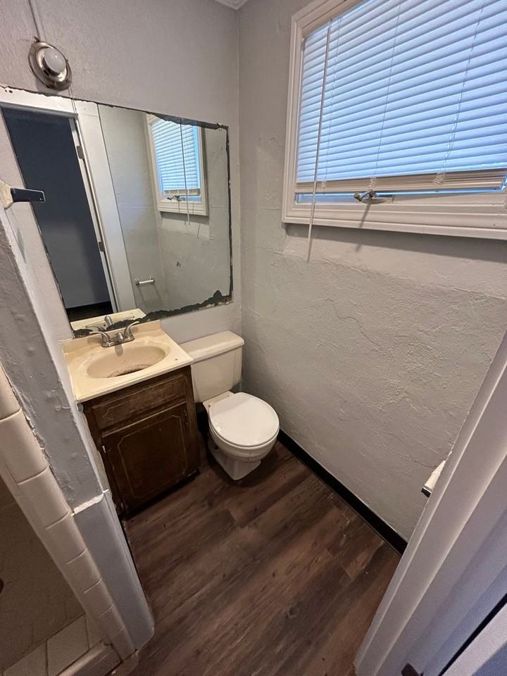 1560 Pelham Road South - Photo 3 of 5