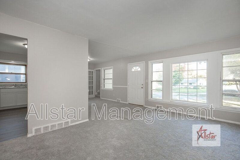 8958 Woodridge Ln - Photo 4 of 31