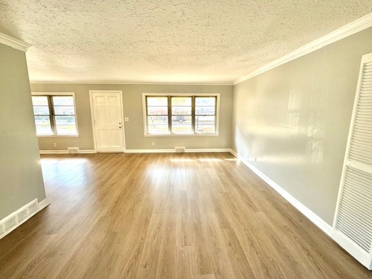 4762 Rolling Meadows Dr - Photo 3 of 13