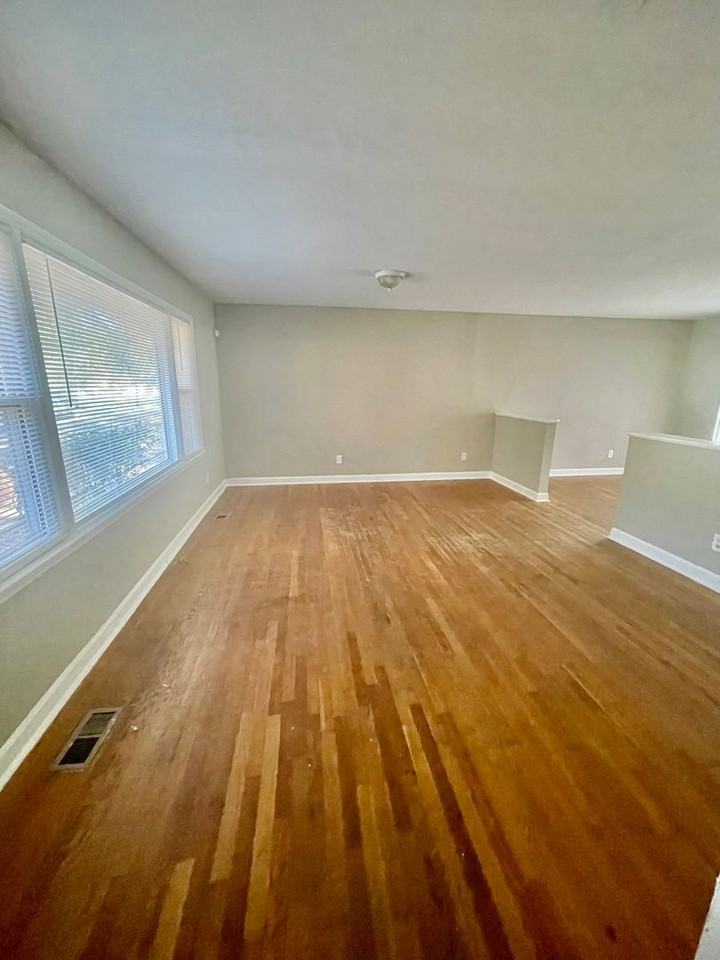 906 Bannister Pl - Photo 2 of 19