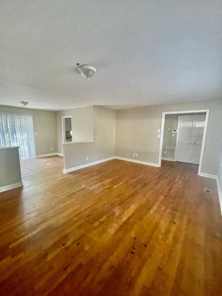 906 Bannister Pl - Photo 3 of 19