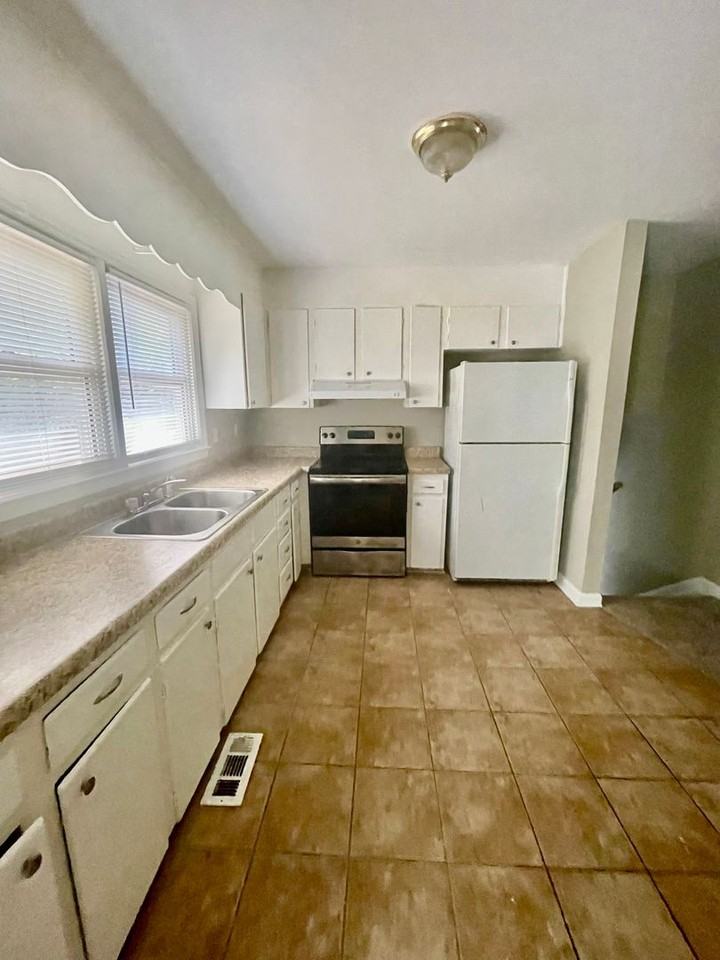 906 Bannister Pl - Photo 5 of 19