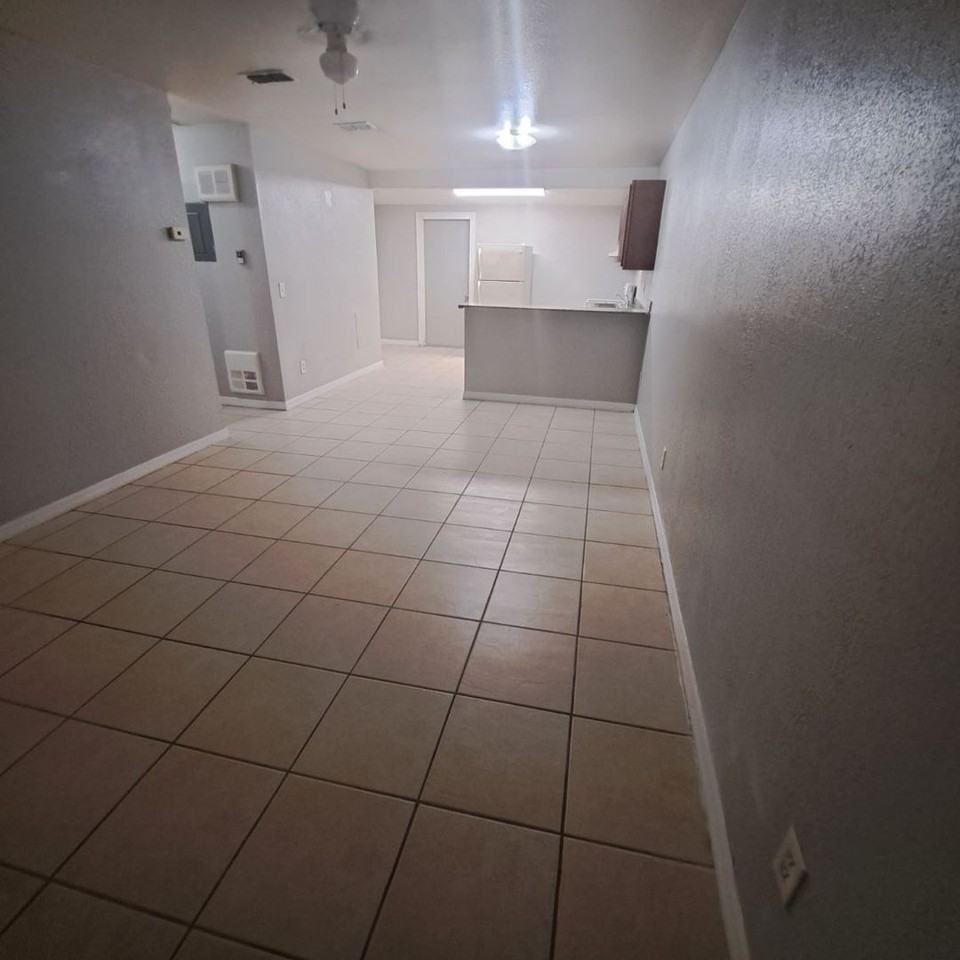 141 N Wayman St - Photo 3 of 16