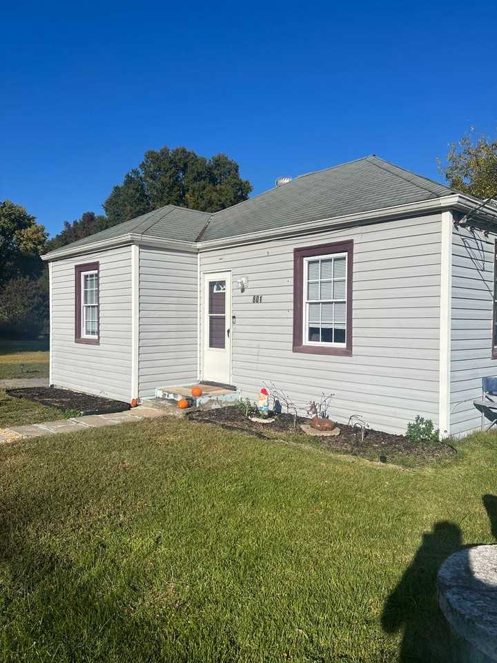 801 Woodstock Rd - Photo 2 of 15