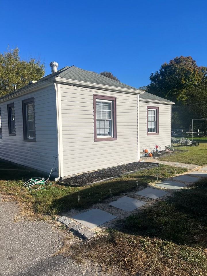 801 Woodstock Rd - Photo 3 of 15