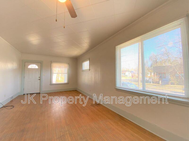 1626 Central Ave - Photo 4 of 18