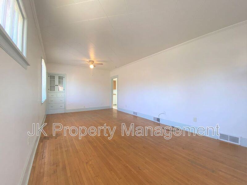 1626 Central Ave - Photo 5 of 18