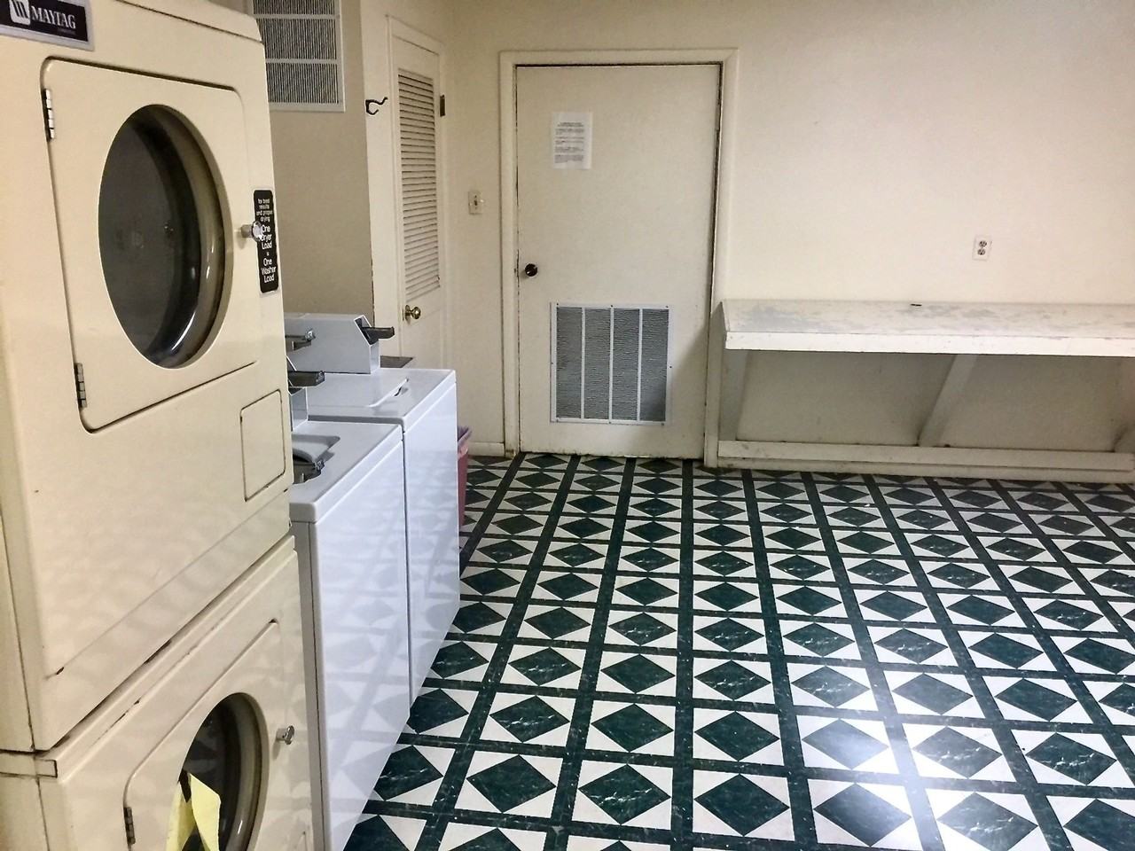 *** North Hills Apartments for rent * Pet Friendly * Central A/C * Spacious * Available Now *** - Photo 3 of 3