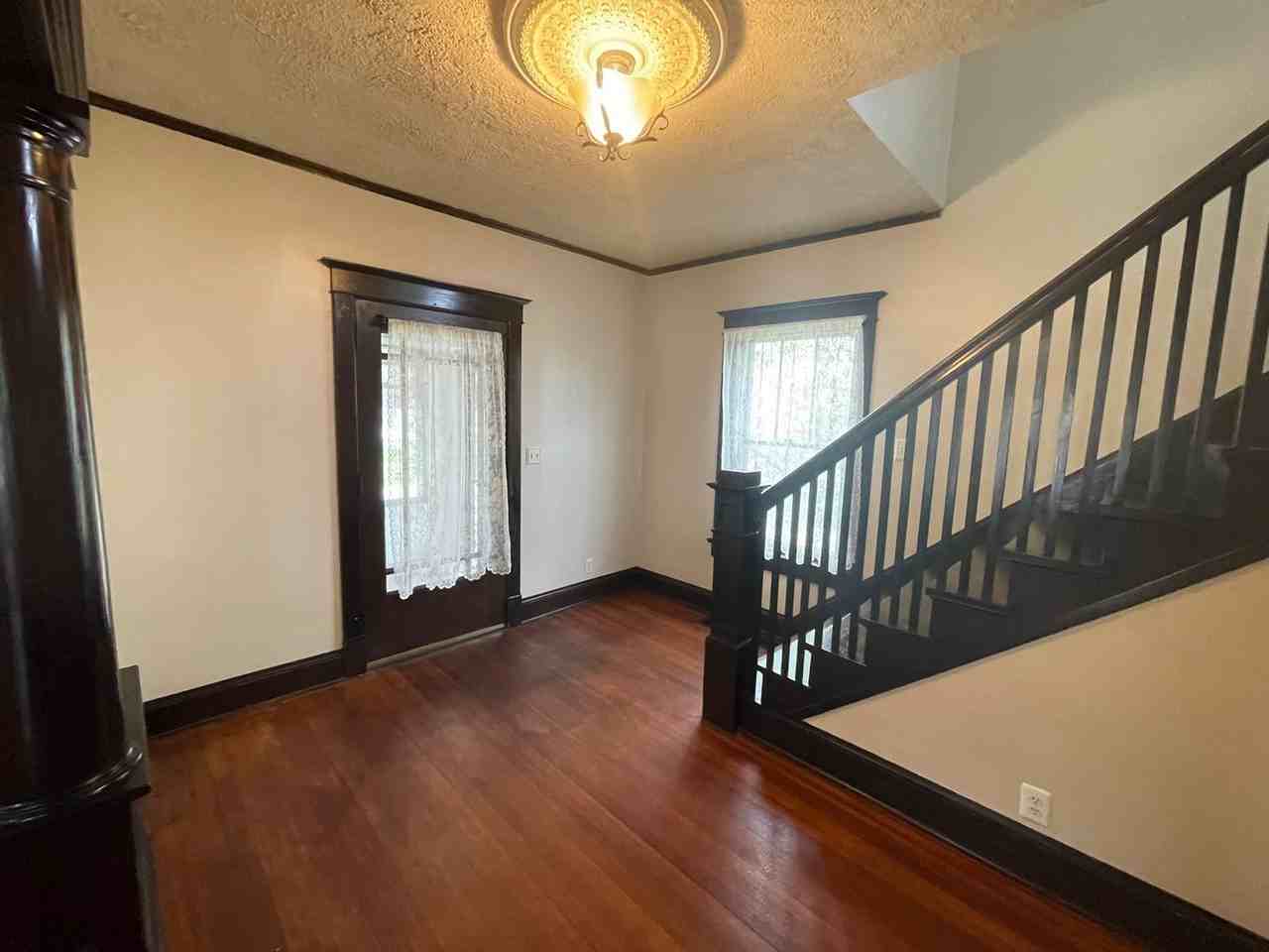 1215 N Roosevelt Ave - Photo 2 of 17