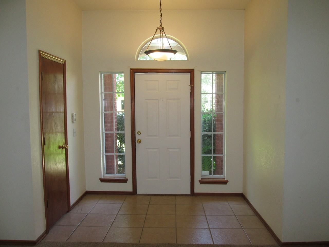 411 Park Dr - Photo 2 of 16