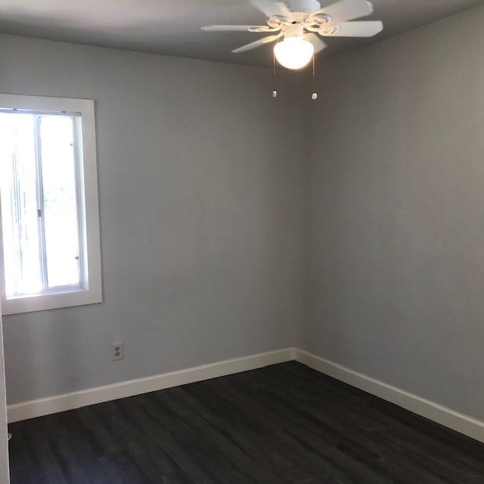 725 1/2 Ensenada Ct - Photo 3 of 13