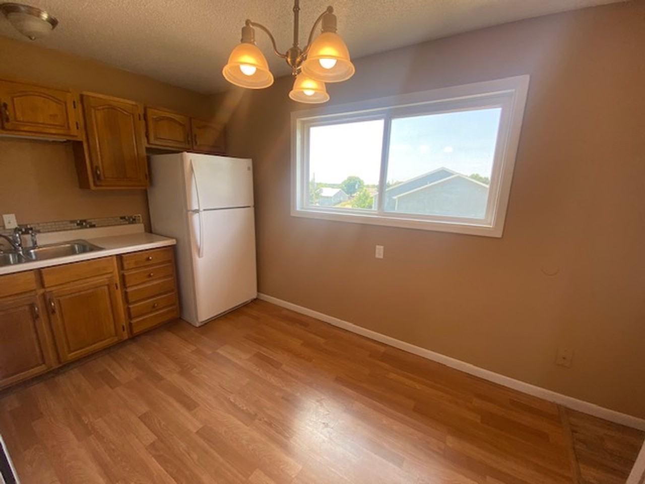 607 6th St - Photo 2 of 9