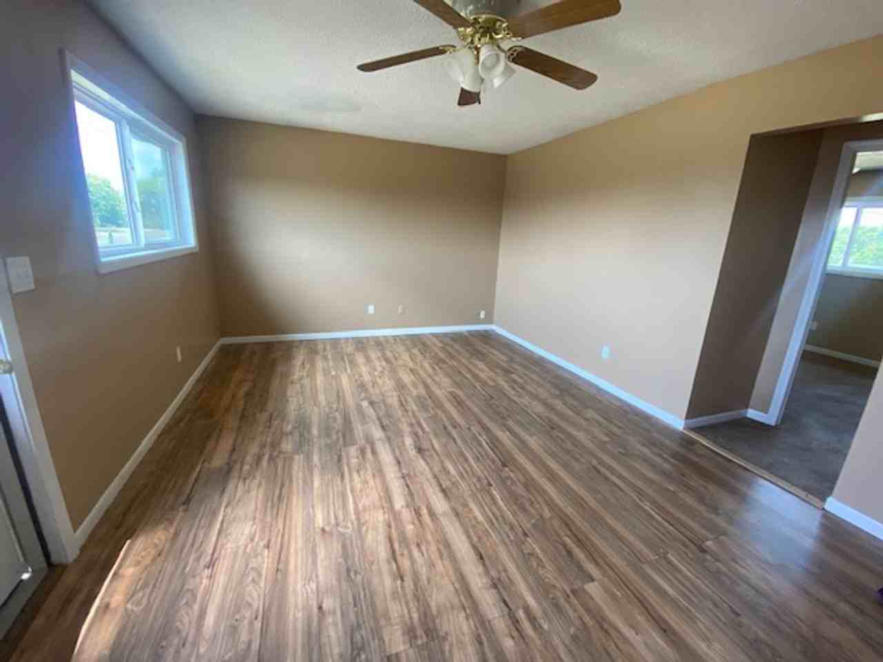 607 6th St - Photo 4 of 9