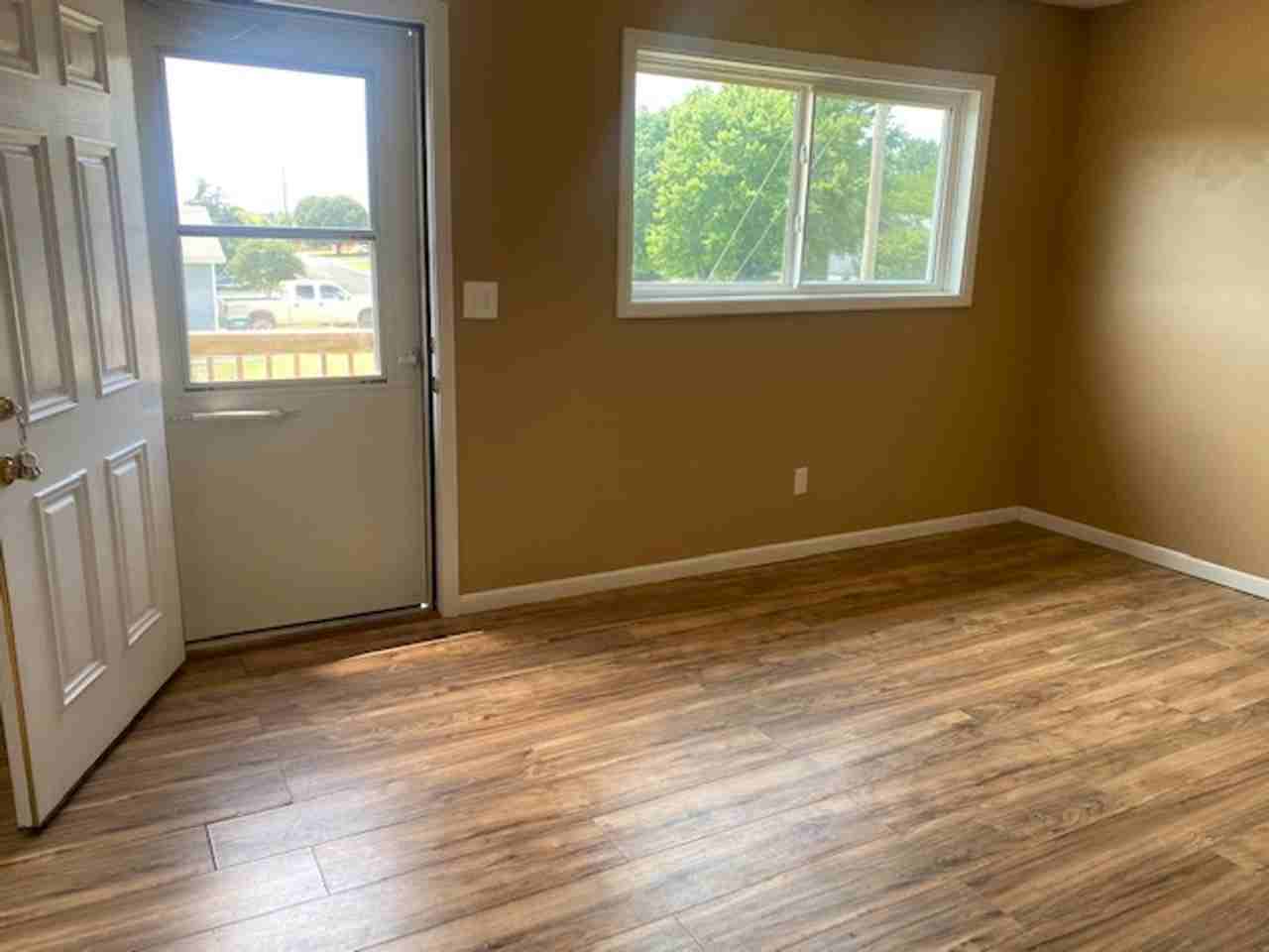 607 6th St - Photo 5 of 9