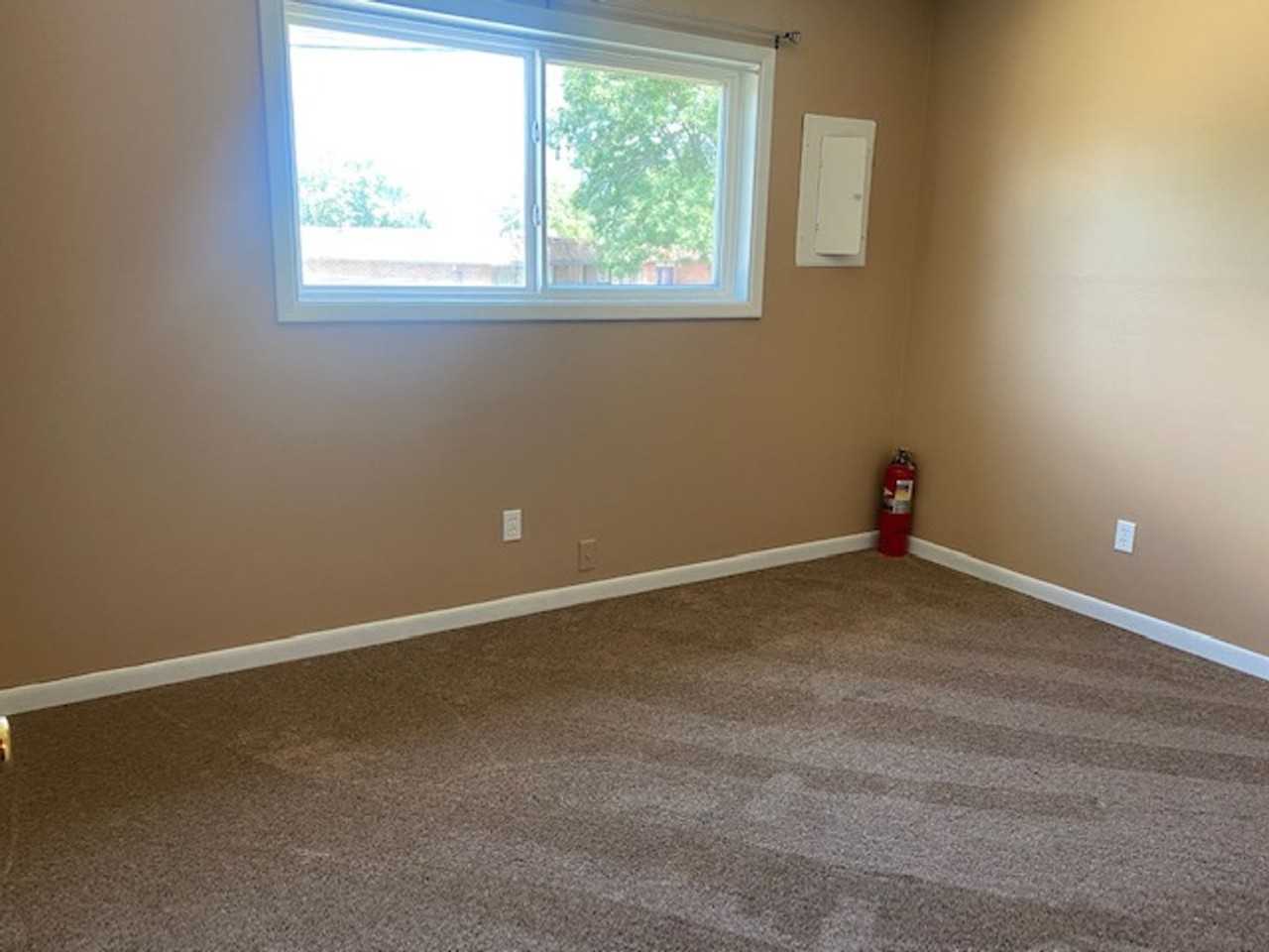 607 6th St - Photo 6 of 9