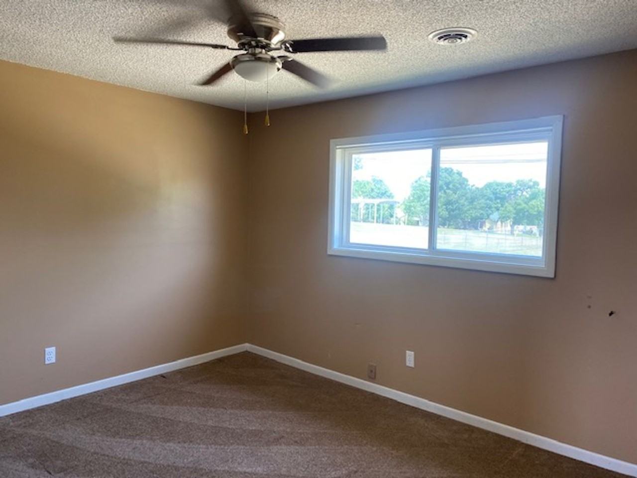 607 6th St - Photo 7 of 9