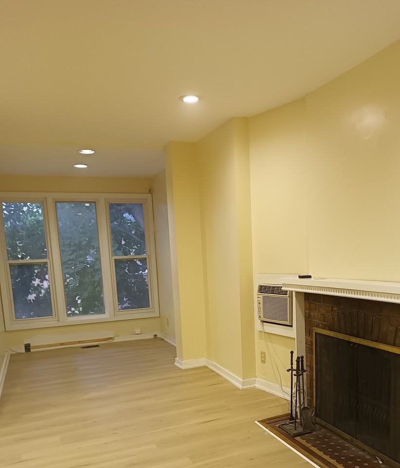 307 Saint George Street - Photo 3 of 8