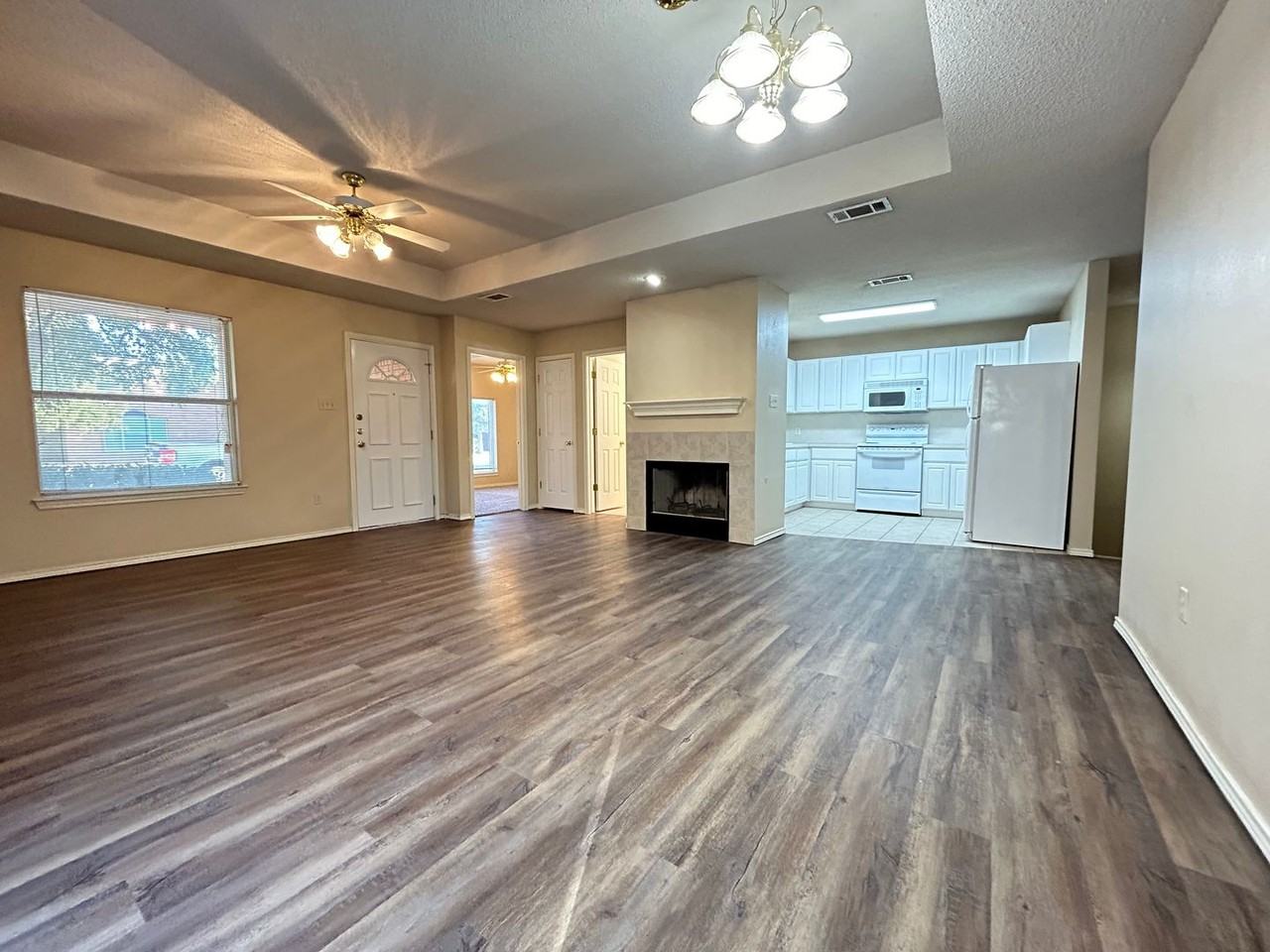 3411 97th St - Photo 3 of 12