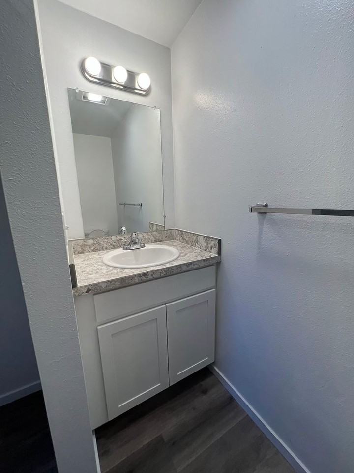 2139 N Eldorado Ave ##06 - Photo 3 of 9