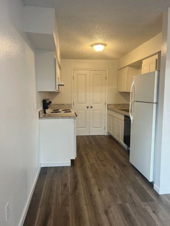 2139 N Eldorado Ave ##06 - Photo 4 of 9