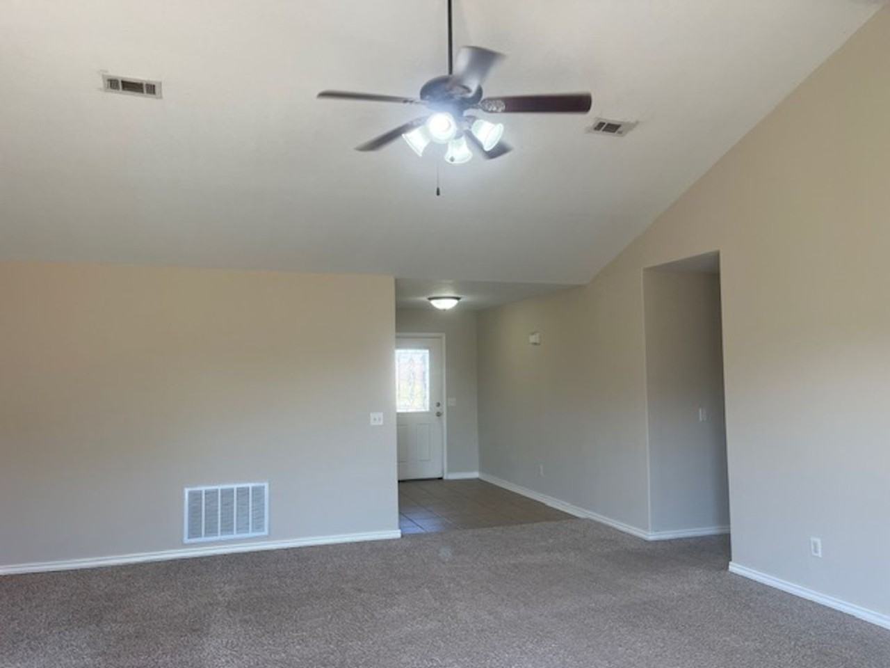 6017 S 39th St - Photo 2 of 18