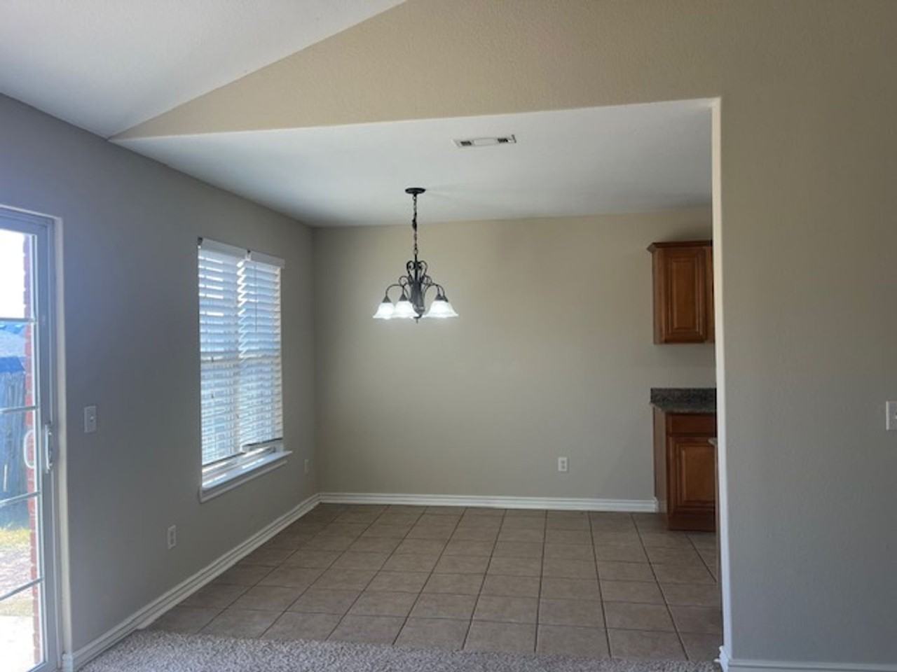 6017 S 39th St - Photo 4 of 18