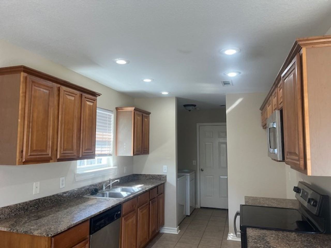 6017 S 39th St - Photo 5 of 18
