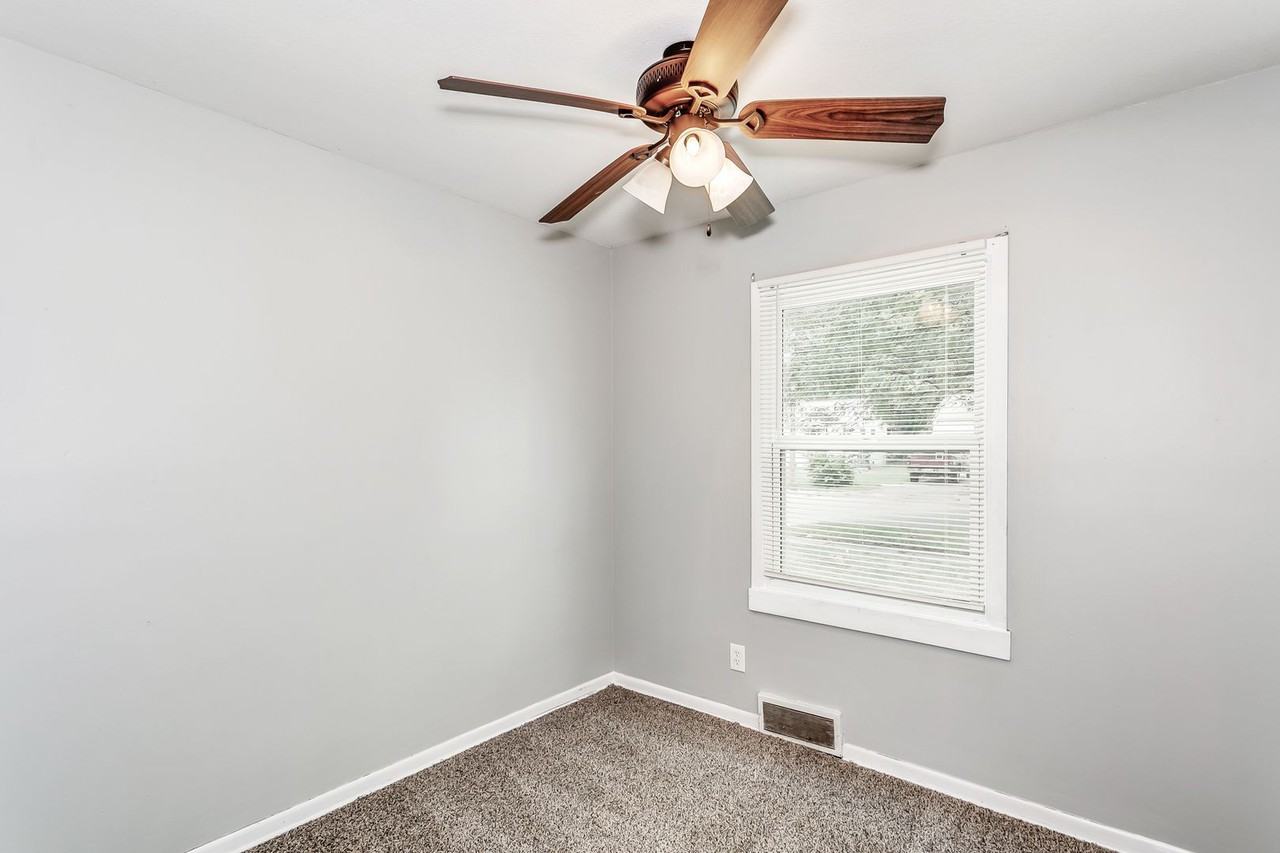 1133 E Crowley St - Photo 5 of 10